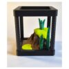 Ontwerp zonder titel (24) Mini Terrarium met Zwarte Regenkikker – Decoratieve Miniatuur Leefomgeving met Bijlage