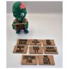 Halloween zombie met grappige verwisselbare tekstbordjes