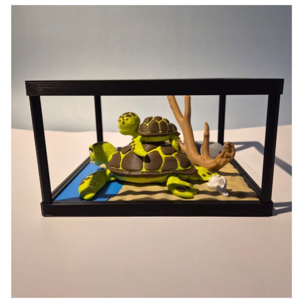 Terrarium met moeder zeeschildpad en kind
