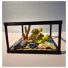 Terrarium met moeder zeeschildpad en kind